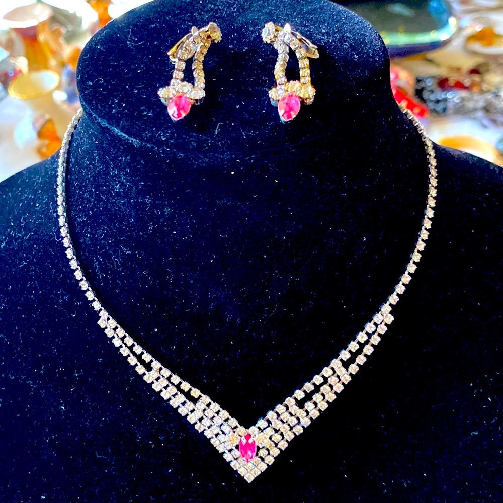Sparkling vintage rhinestone necklace and earring set.